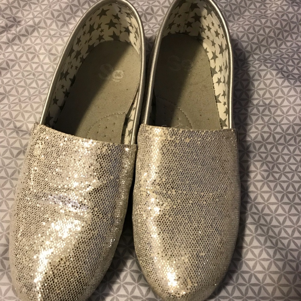 EUC Silver Glitter SO Brand Shoes